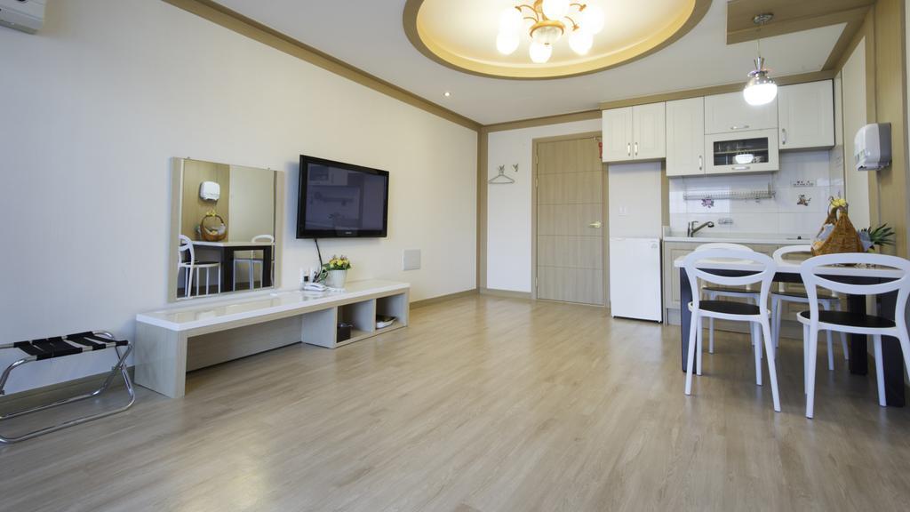 Tongyeong Bay Condo Hotel מראה חיצוני תמונה