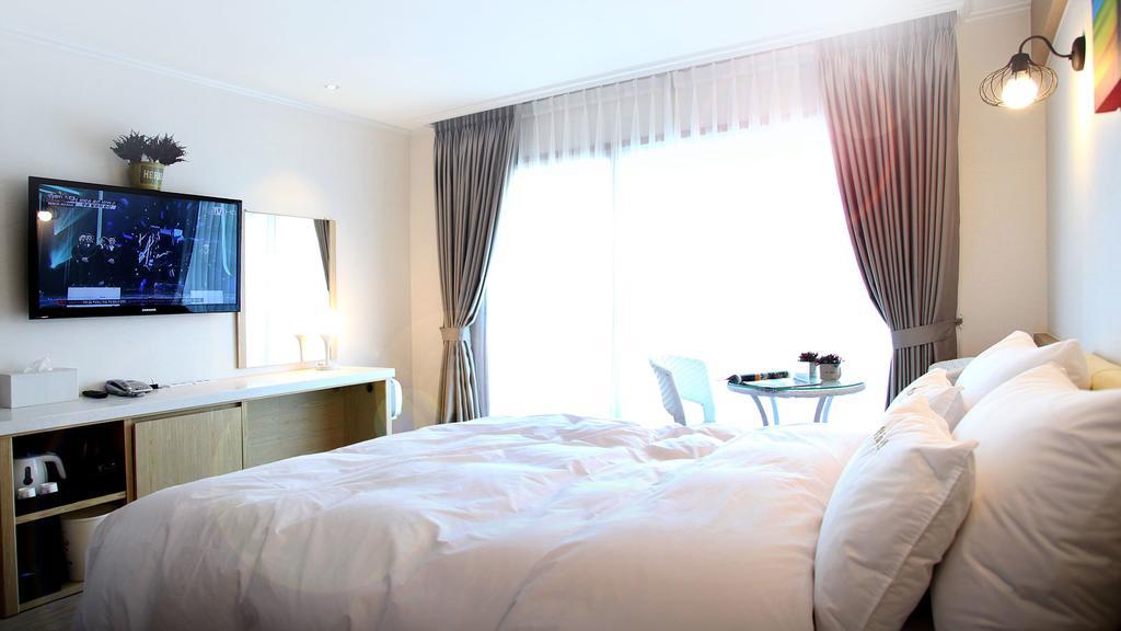 Tongyeong Bay Condo Hotel מראה חיצוני תמונה