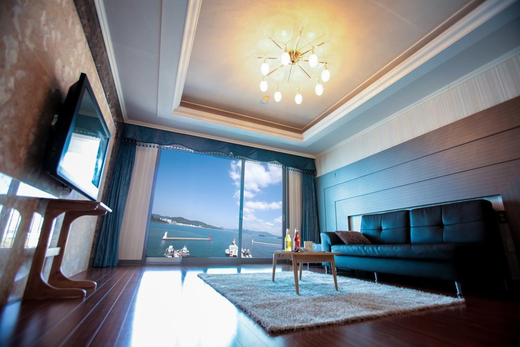 Tongyeong Bay Condo Hotel מראה חיצוני תמונה