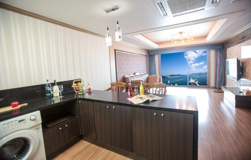 Tongyeong Bay Condo Hotel מראה חיצוני תמונה