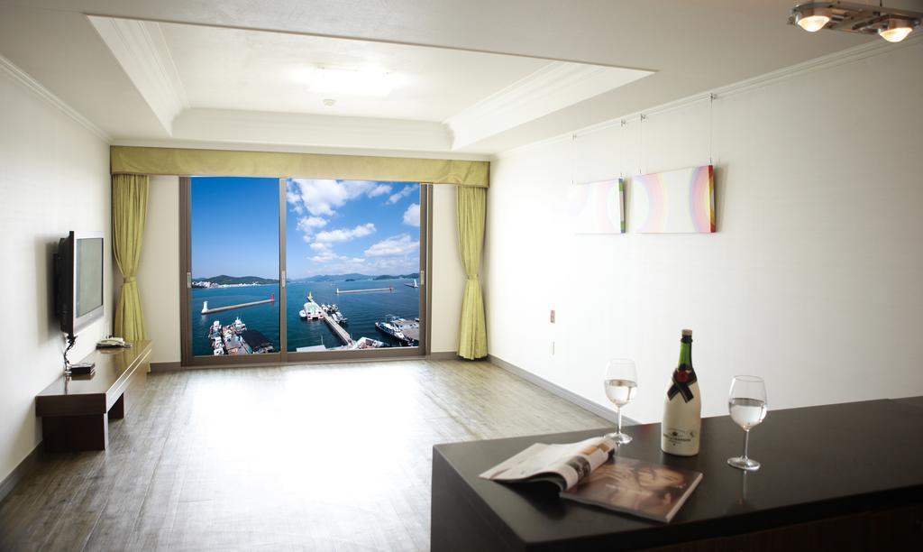 Tongyeong Bay Condo Hotel מראה חיצוני תמונה