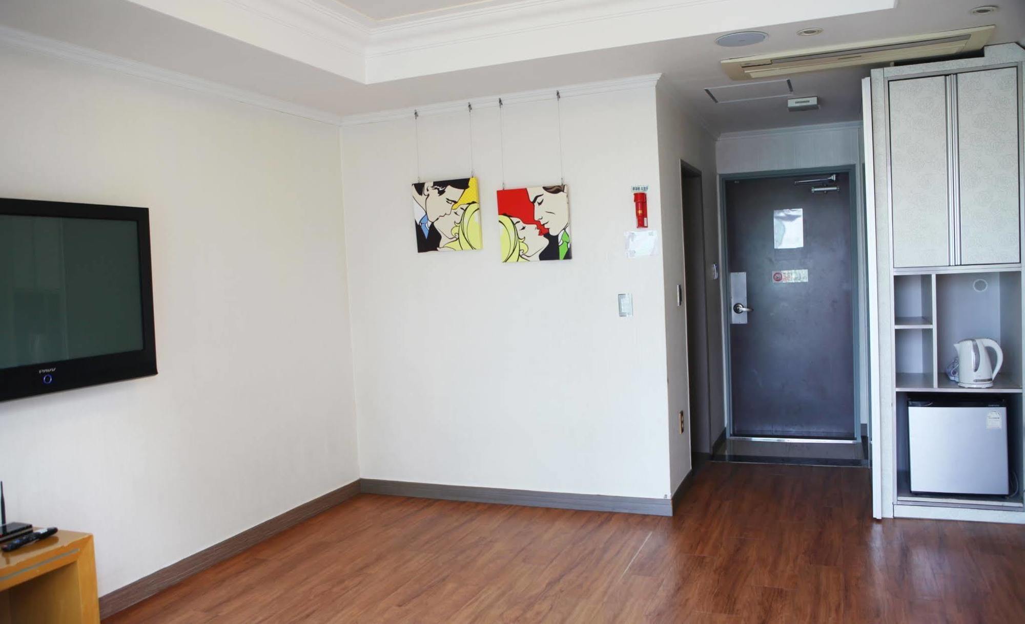 Tongyeong Bay Condo Hotel מראה חיצוני תמונה